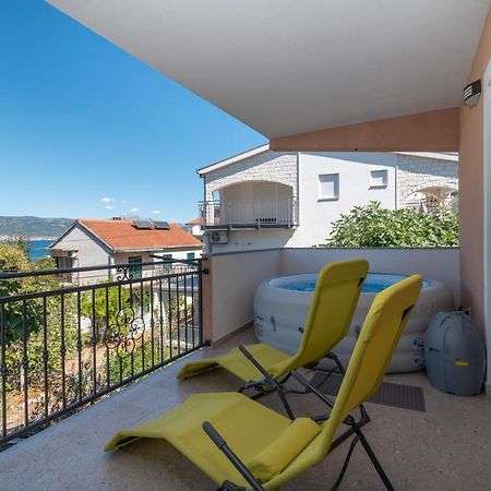 Apartment Gagula With Jacuzzi Trogir Bagian luar foto