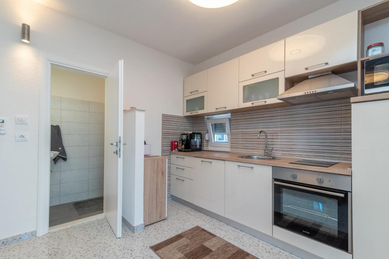 Apartment Gagula With Jacuzzi Trogir Bagian luar foto