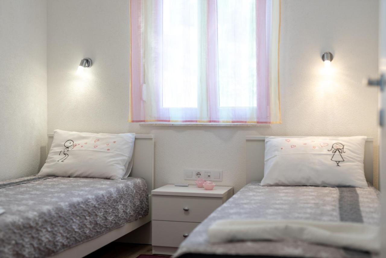 Apartment Gagula With Jacuzzi Trogir Bagian luar foto