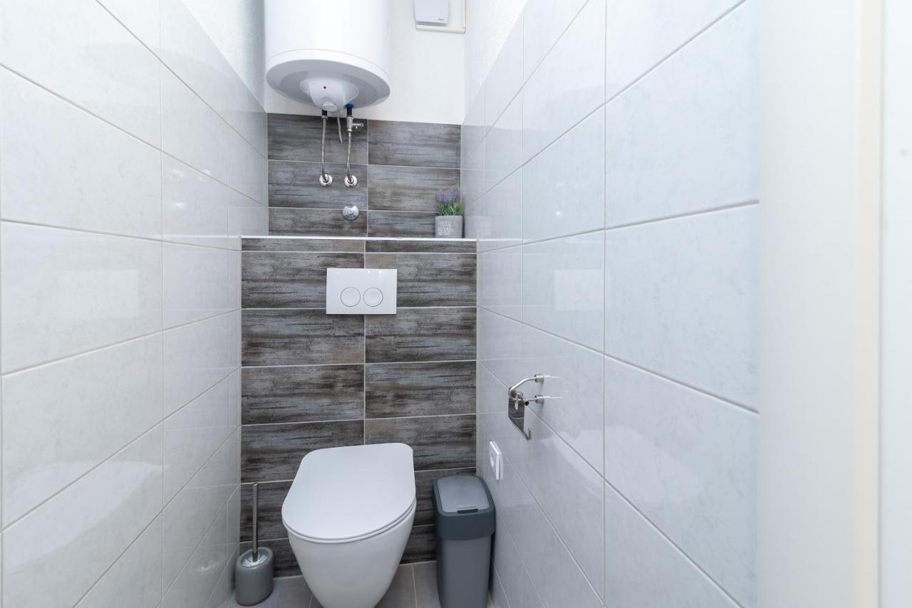 Apartment Gagula With Jacuzzi Trogir Bagian luar foto