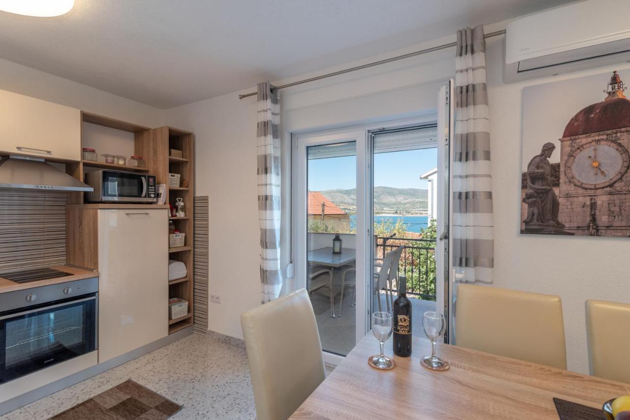 Apartment Gagula With Jacuzzi Trogir Bagian luar foto