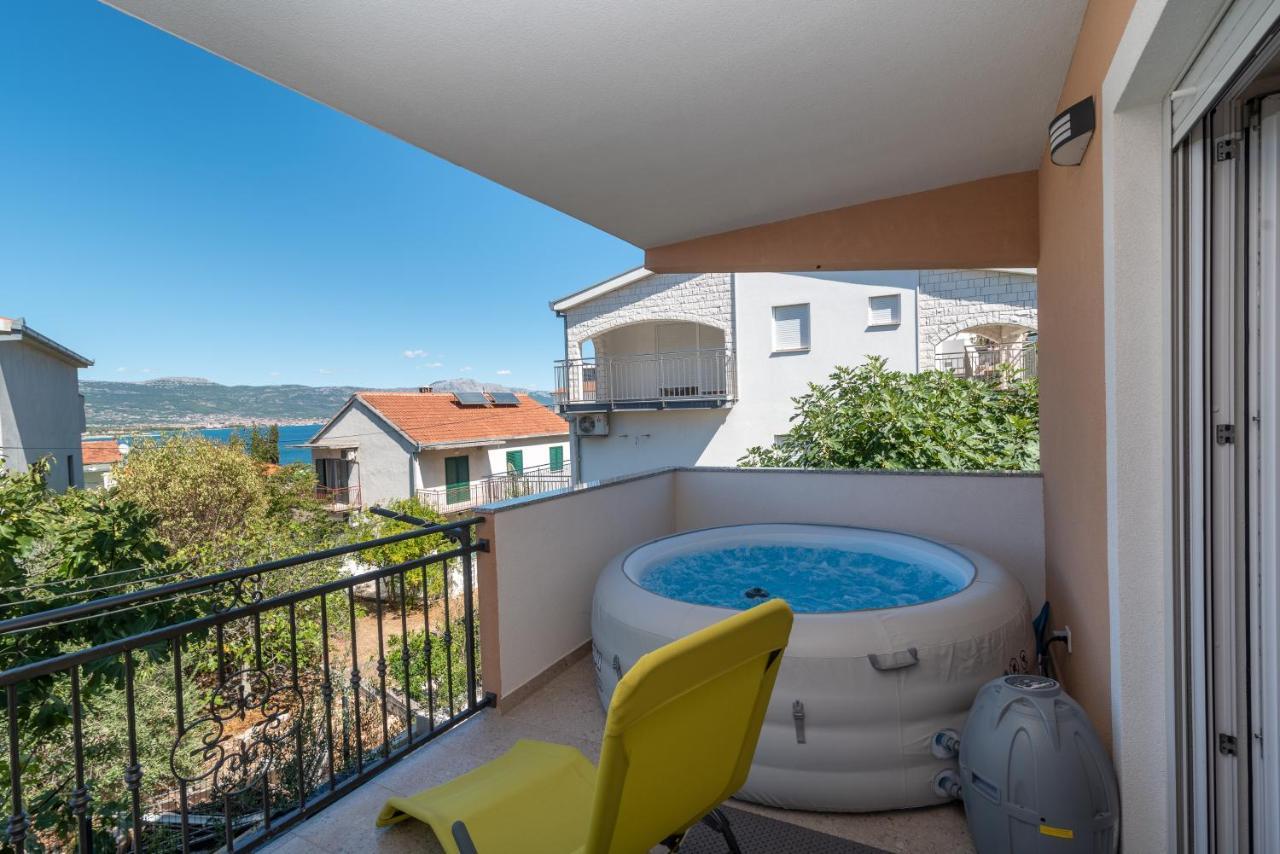 Apartment Gagula With Jacuzzi Trogir Bagian luar foto