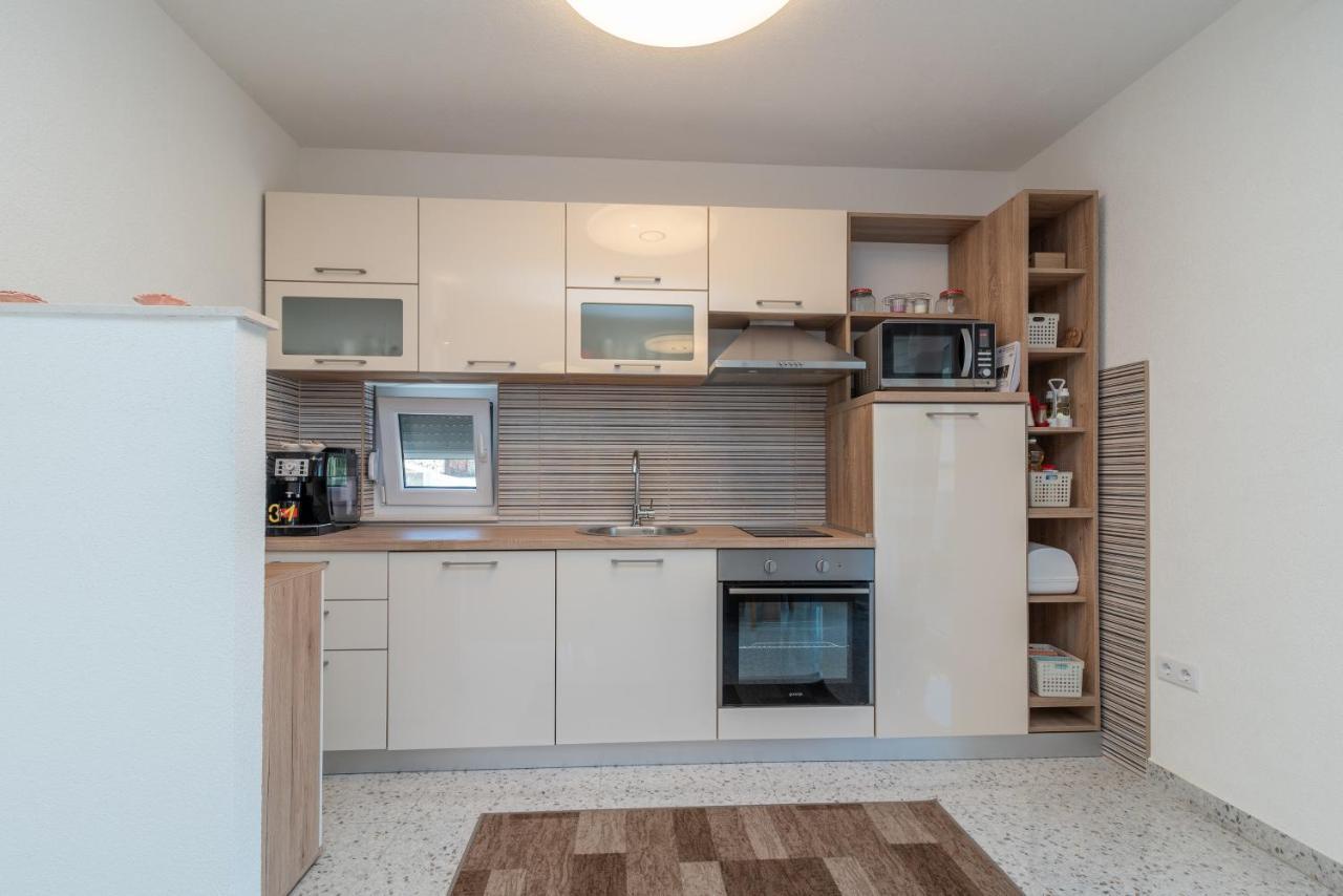 Apartment Gagula With Jacuzzi Trogir Bagian luar foto