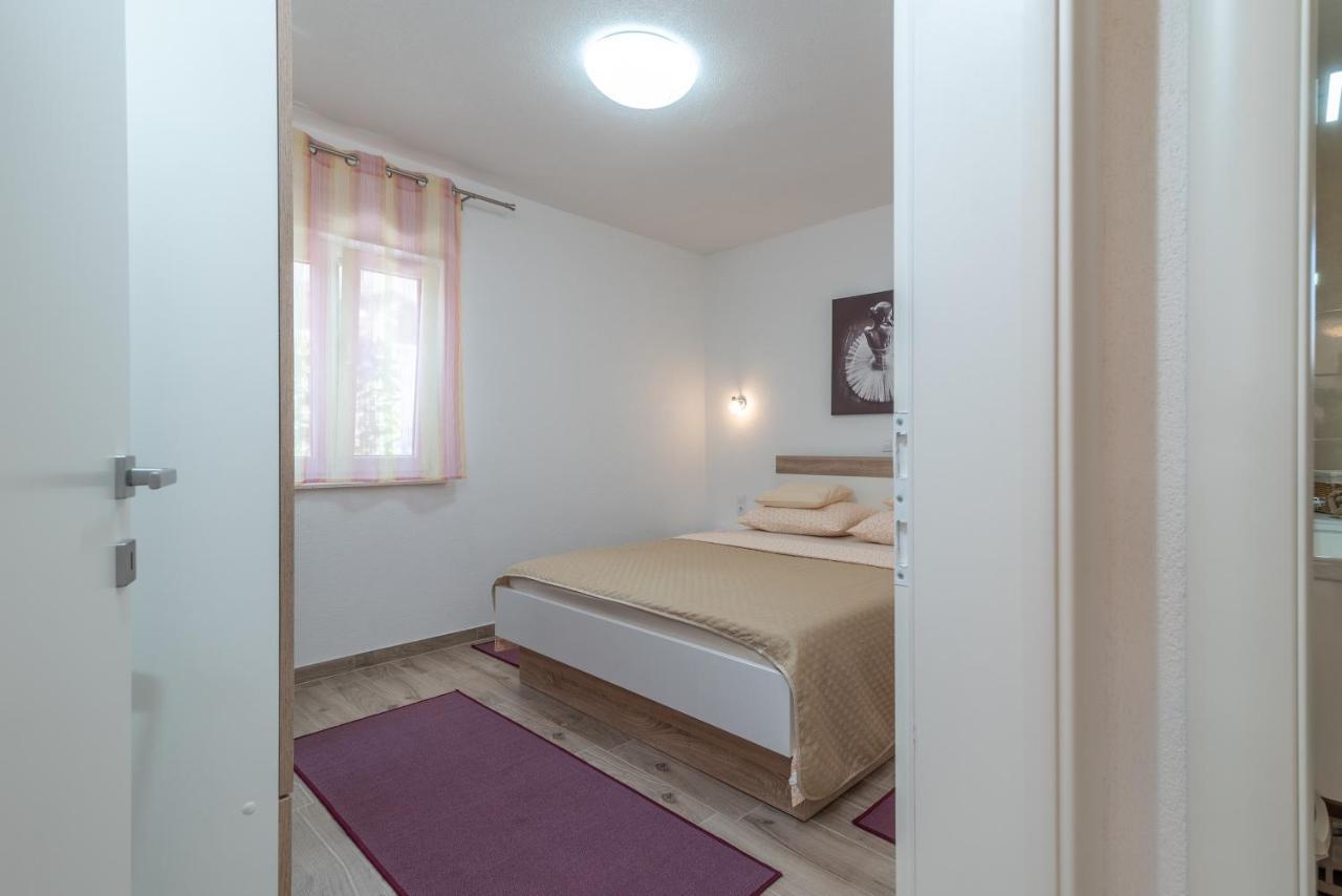 Apartment Gagula With Jacuzzi Trogir Bagian luar foto