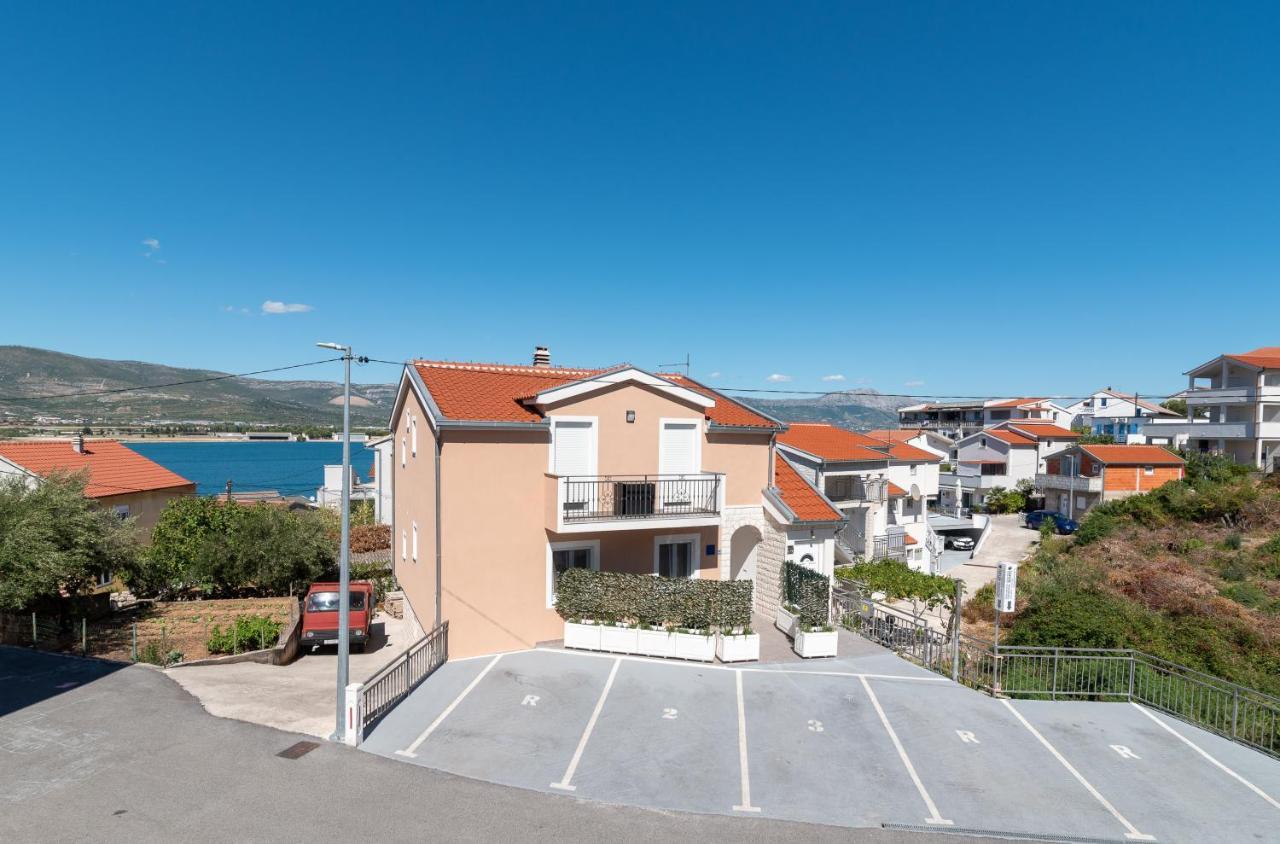 Apartment Gagula With Jacuzzi Trogir Bagian luar foto
