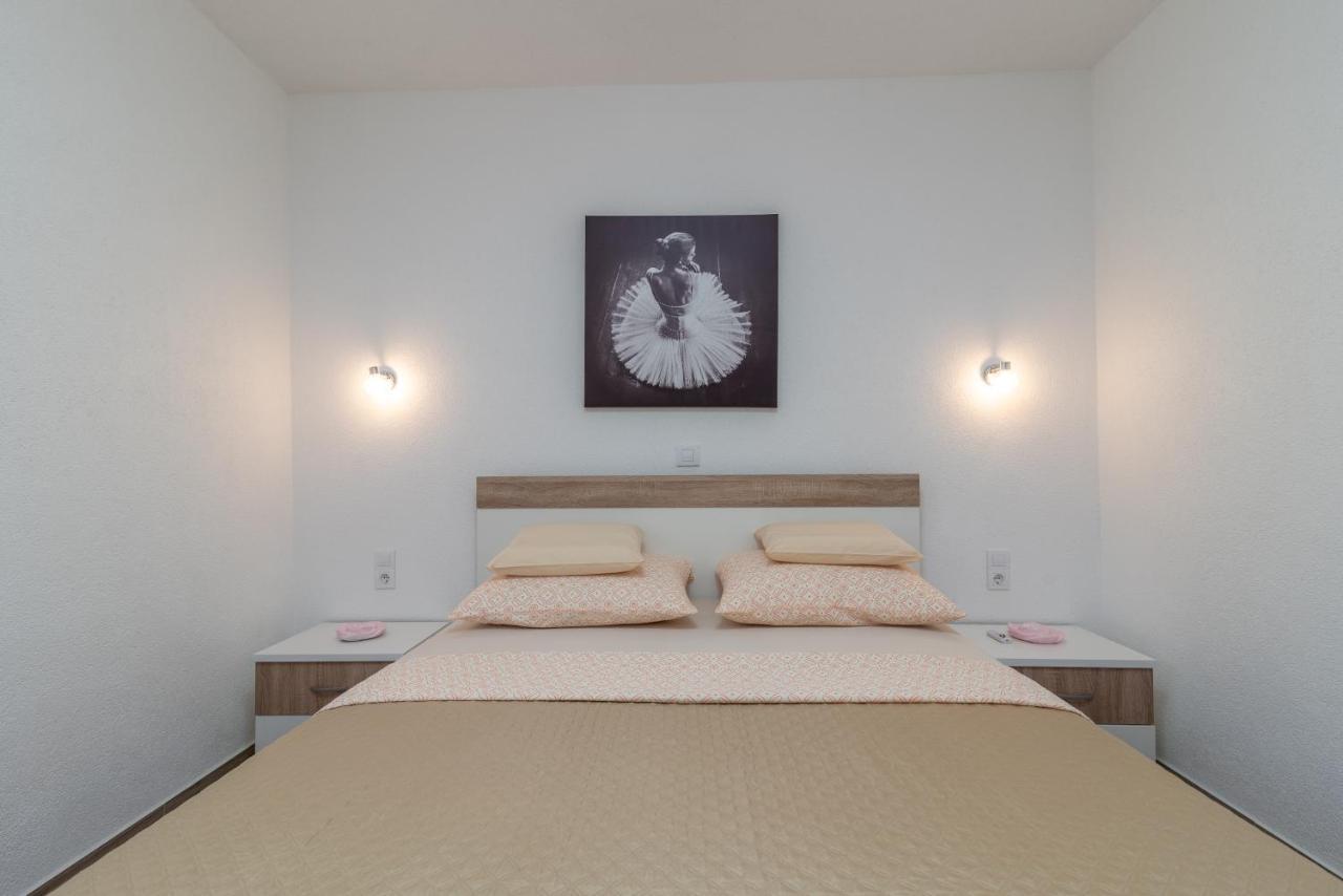 Apartment Gagula With Jacuzzi Trogir Bagian luar foto